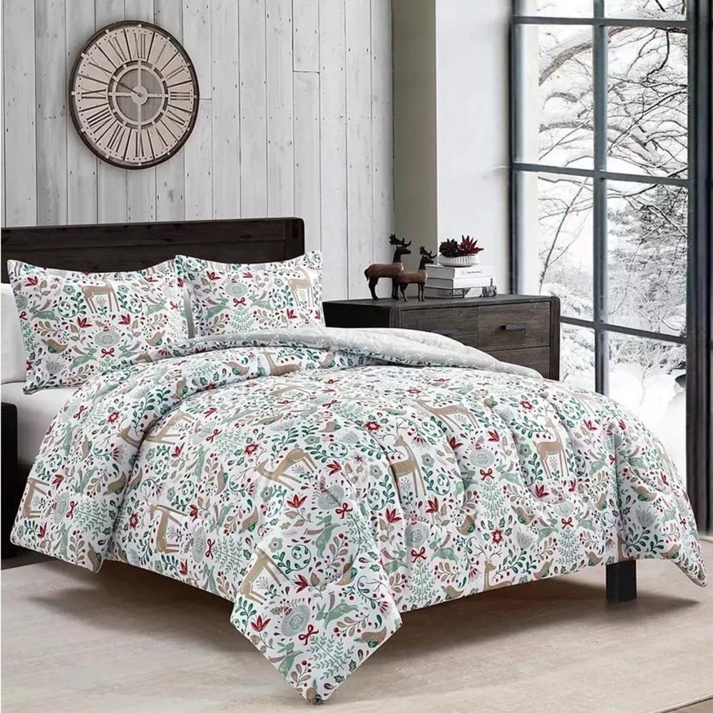 NWT Holiday Deer 3 Piece Reversible Comforter Set, Full Queen